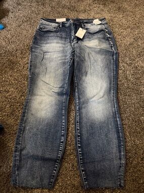 Judy Blue Faded Blue Straight Leg Jeans